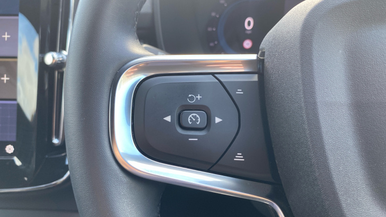 Volvo XC40 2.0 B3P Plus Dark 5dr Auto Petrol Estate